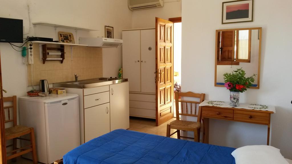 Yvonni Studios Skála Cameră foto